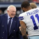 Cowboys fans let Jerry Jones hear it about lack of Parsons deal