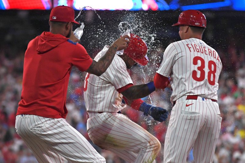 Watch: Phillies make history with bizarre walk-off win vs. Red Sox