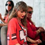 Travis Kelce details how he made Taylor Swift a football fan