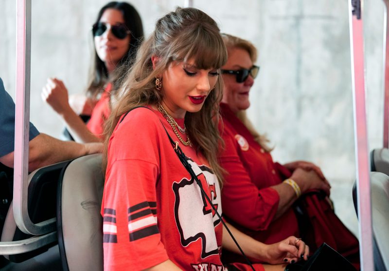 Travis Kelce details how he made Taylor Swift a football fan