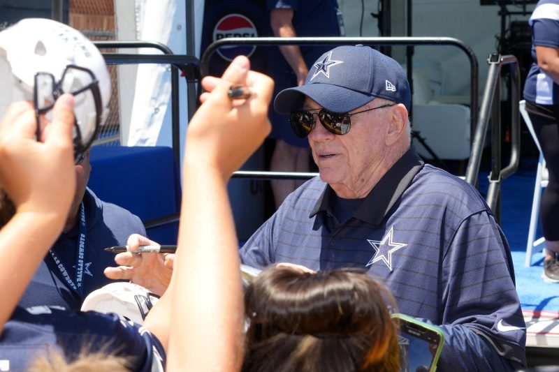 Jerry Jones says ‘so much for’ deal in writing with Parsons