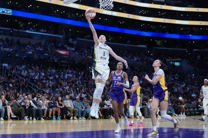 Top pick Paige Bueckers breaks WNBA rookie points record